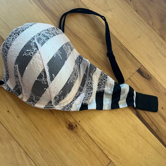 Victoria’s Secret Very Sexy Push-up Convertible Bra - Picture 4 of 6
